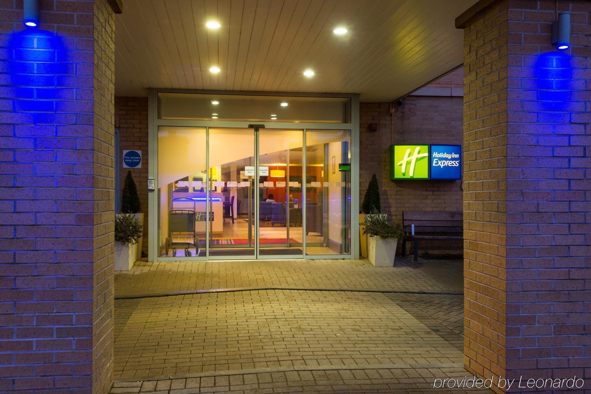 快捷假日东米德兰机场酒店 达宁顿堡 外观 照片